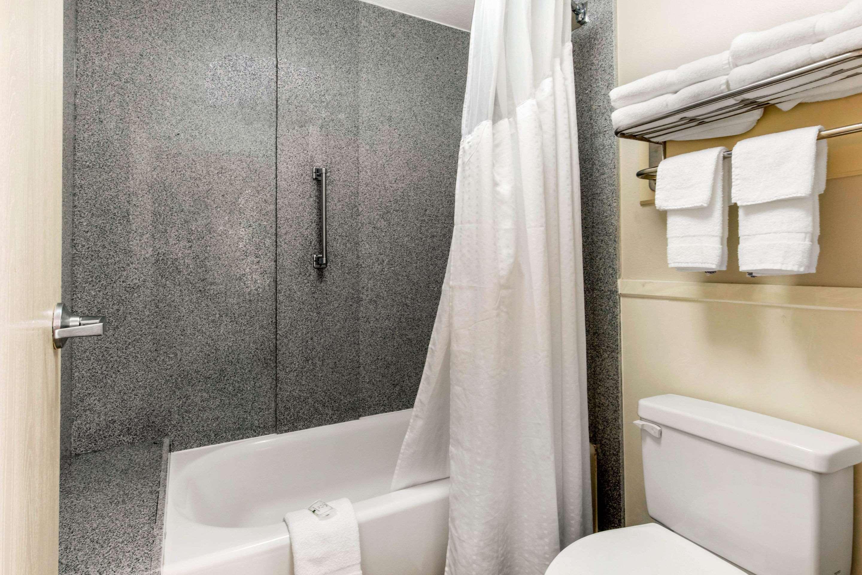 Quality Inn Airport I-240 Мемфис Экстерьер фото